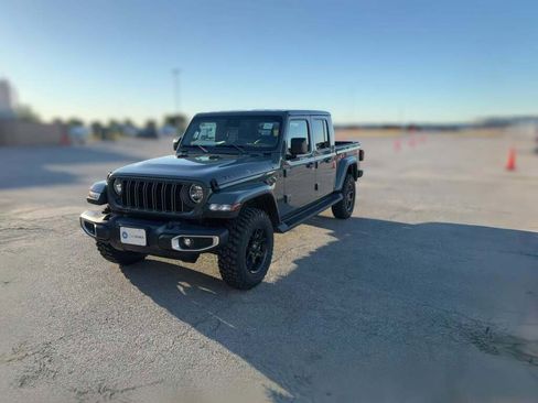 New 2025 Jeep Gladiator Sport image 3