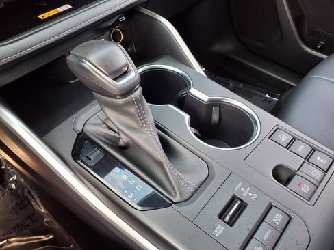 Certified 2023 Toyota Highlander XLE image 13