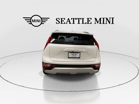 Used 2023 Kia Niro EX FWD image 9