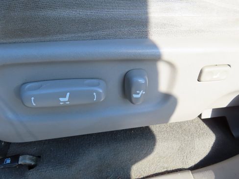 Used 2005 Toyota Sequoia SR5 image 24