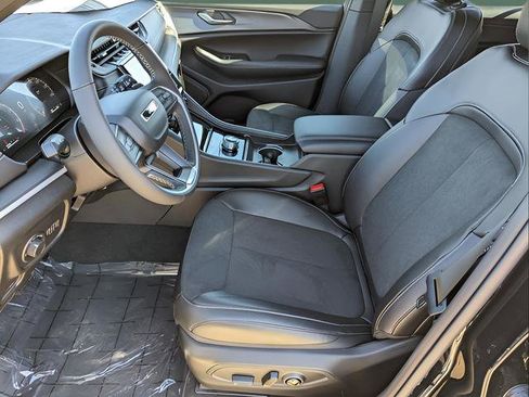 New 2024 Jeep Grand Cherokee L Altitude image 12