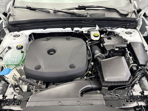 Used 2022 Volvo XC40 T5 Momentum image 22