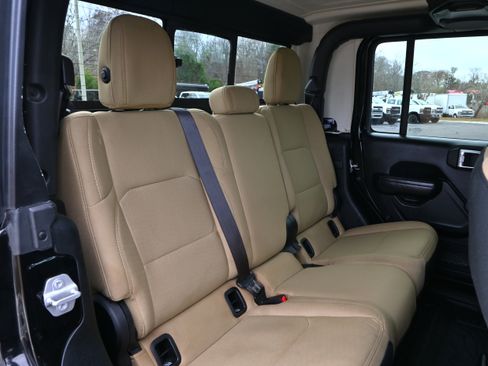 Used 2021 Jeep Gladiator Sport image 10