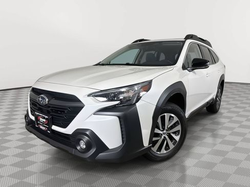 Used 2025 Subaru Outback Premium AWD/4WD image 1