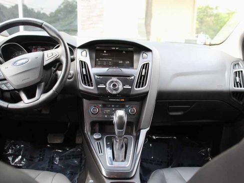 Used 2015 Ford Focus Titanium FWD image 27