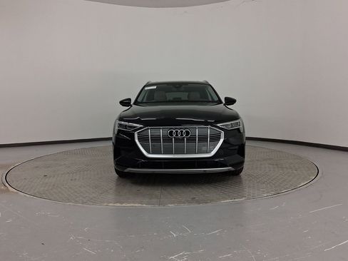 Used 2022 Audi e-tron Premium Plus image 6