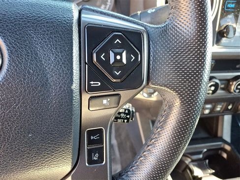 Used 2018 Toyota Tacoma TRD Sport image 21