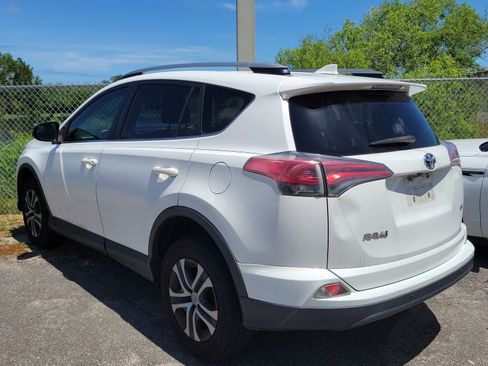 Used 2018 Toyota RAV4 LE FWD image 6