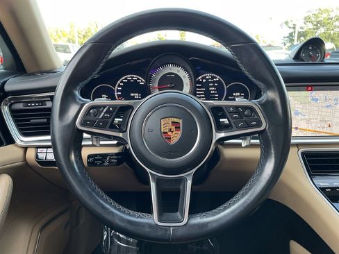 Used 2018 Porsche Panamera 4 image 26