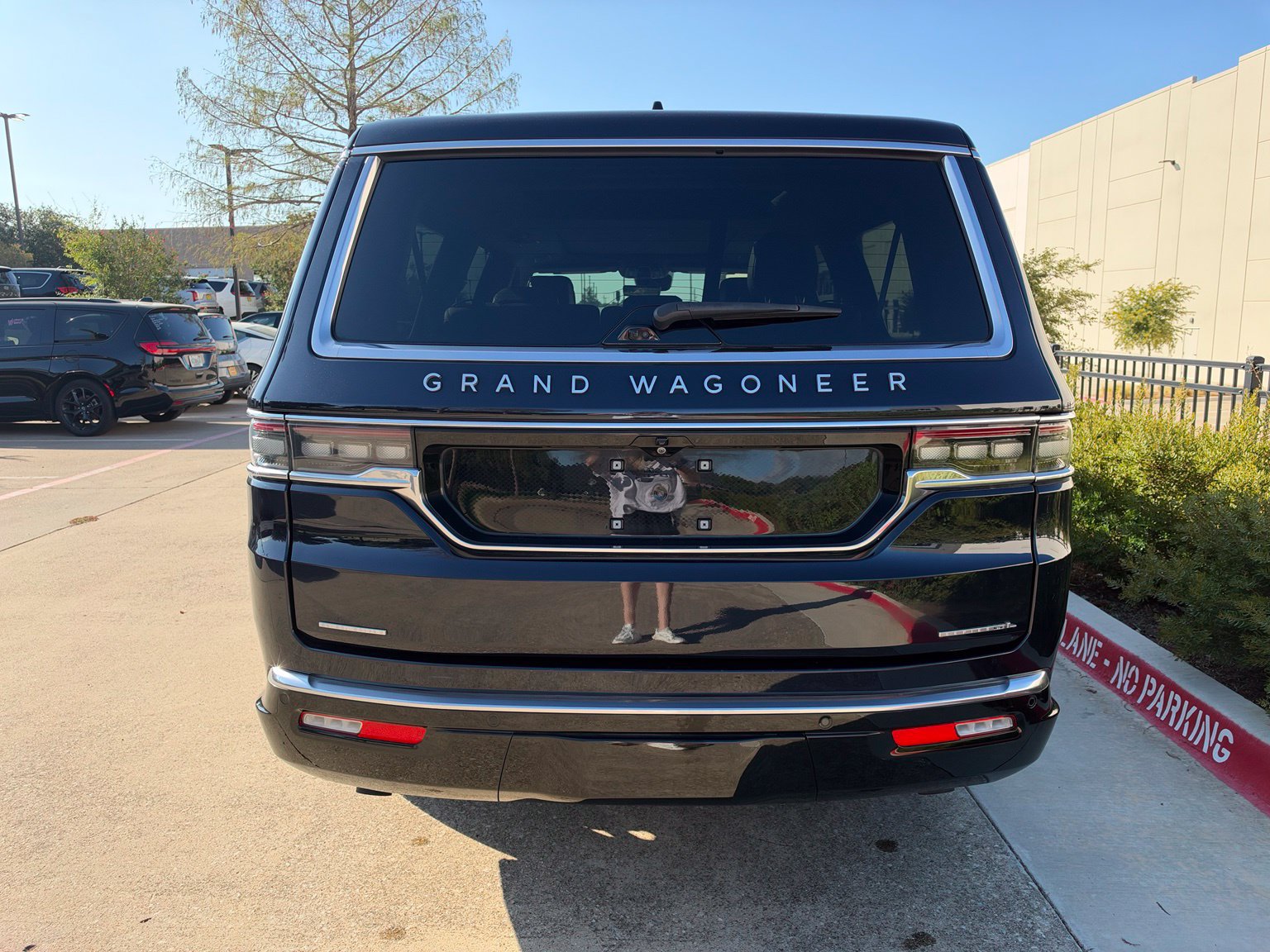 Used 2023 Jeep Grand Wagoneer L Series II w/ Premium Group II AWD/4WD image 6