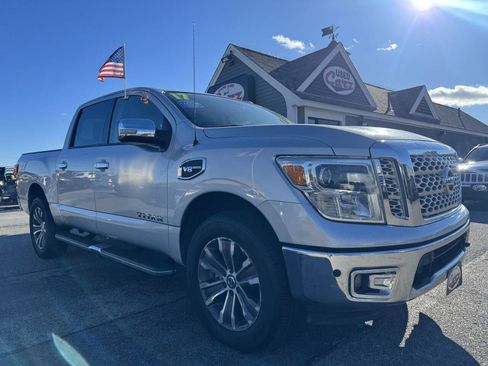 Used 2017 Nissan Titan SL image 1