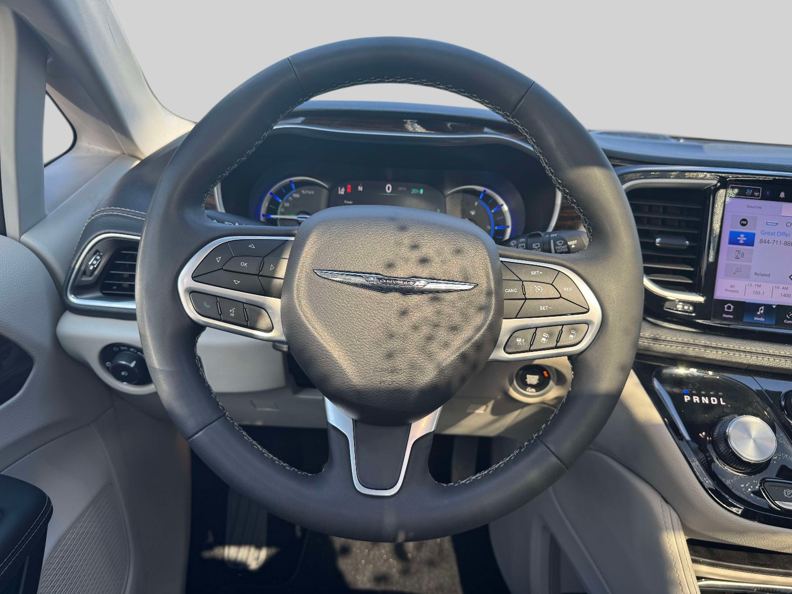 Used 2023 Chrysler Pacifica Limited FWD image 12