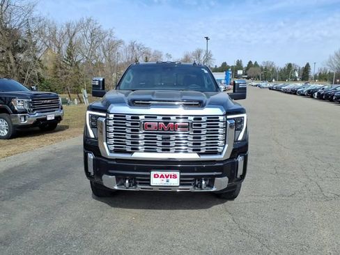 Used 2025 GMC Sierra 3500 Denali w/ Technology Package AWD/4WD image 8