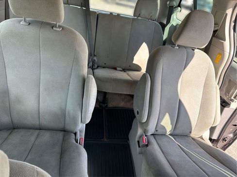 Used 2014 Toyota Sienna L image 30