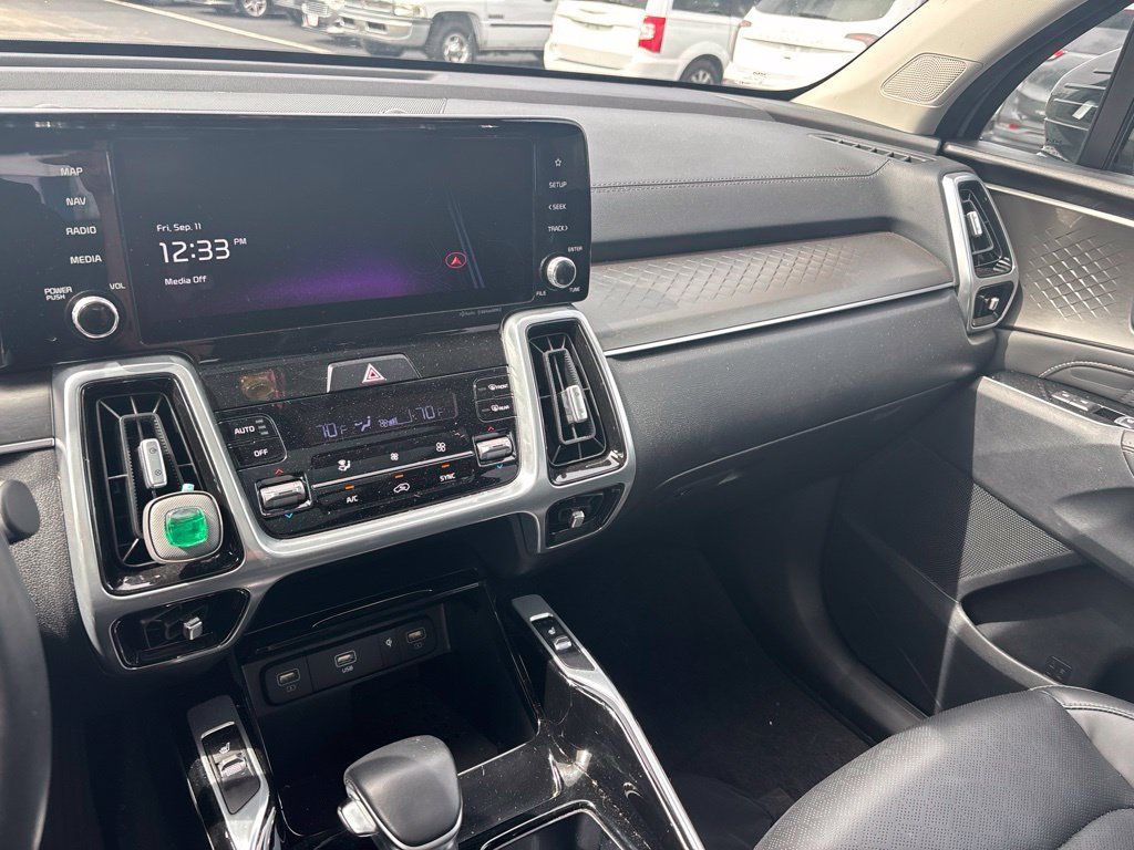 Certified 2023 Kia Sorento SX AWD/4WD image 16