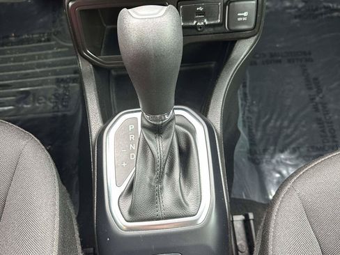 Used 2021 Jeep Renegade Latitude FWD image 17