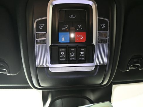 Used 2025 RAM 3500 Limited AWD/4WD image 35