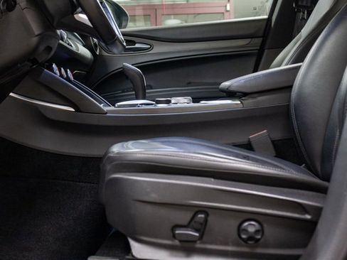 Used 2022 Alfa Romeo Stelvio Ti image 9