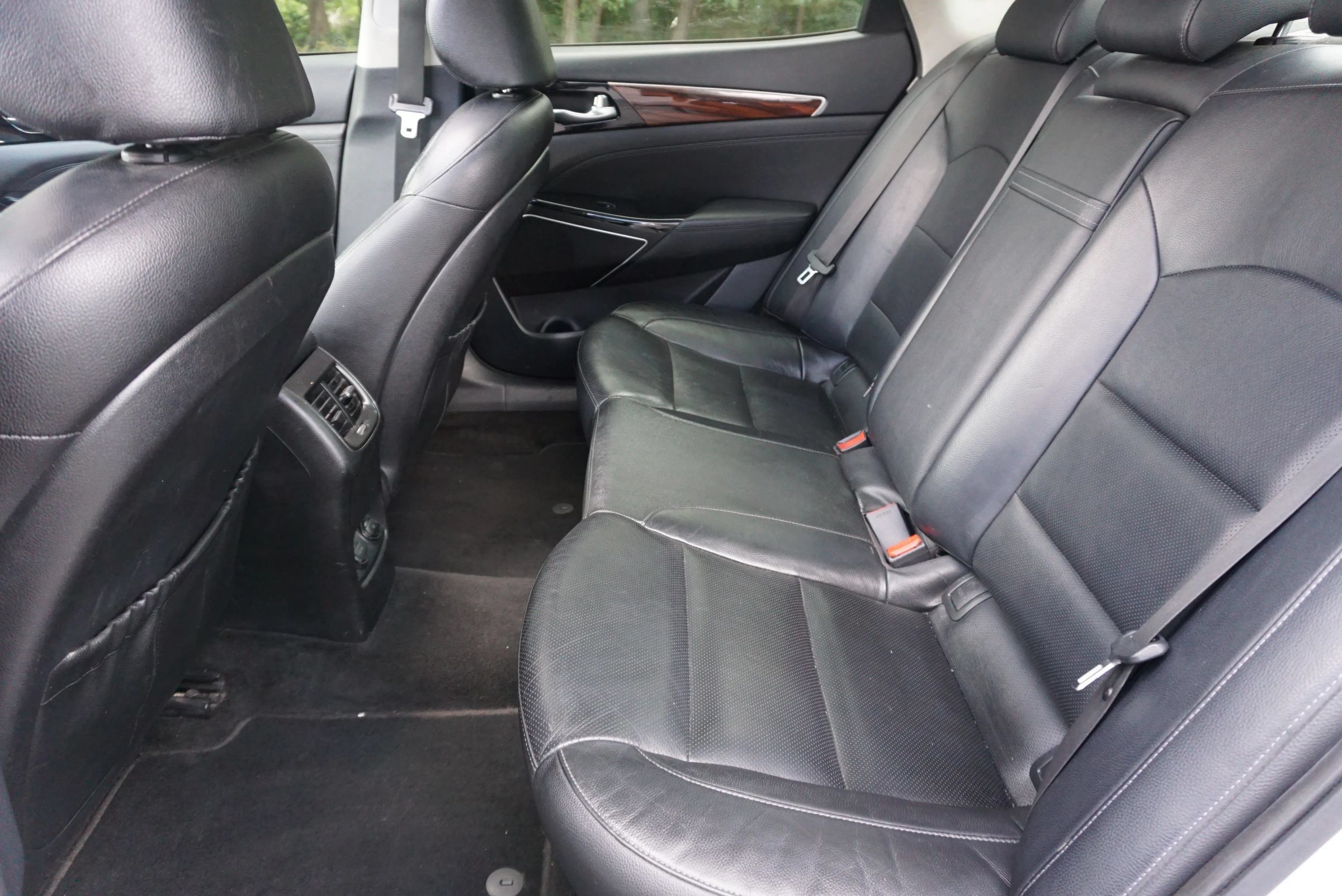 Used 2017 Kia Cadenza Premium w/ Luxury Package FWD image 16