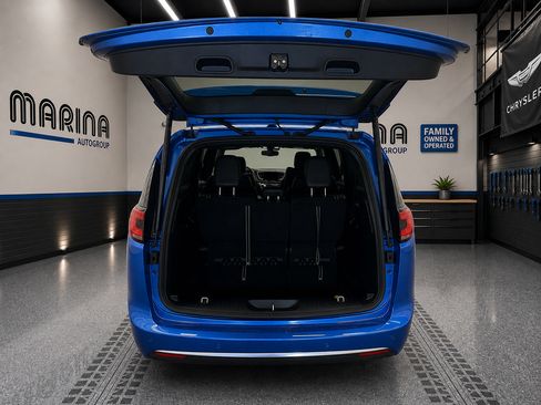 New 2027 Chrysler Pacifica Select FWD image 15