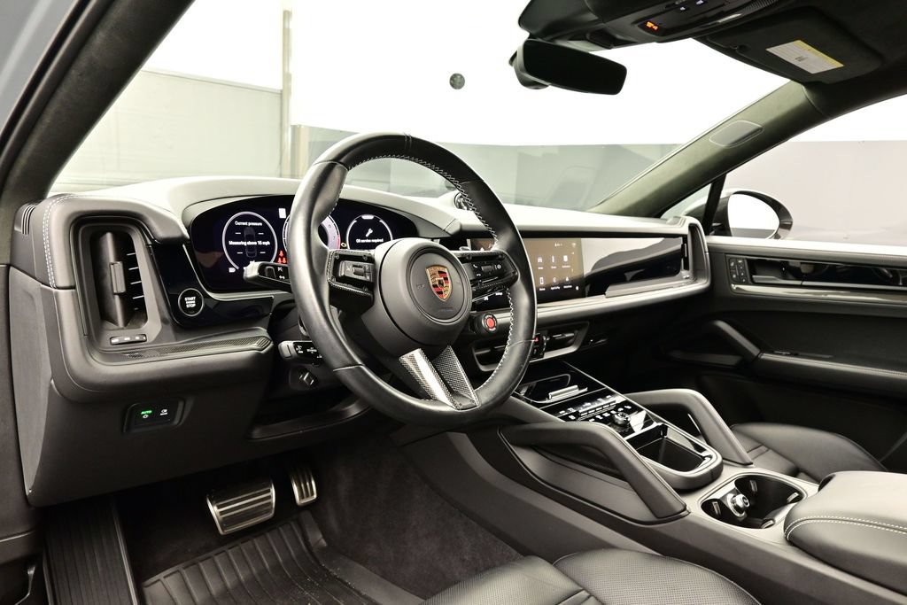 Certified 2024 Porsche Cayenne Turbo GT AWD/4WD image 4