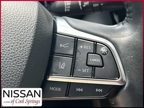 Used 2021 Toyota Highlander XLE FWD image 33