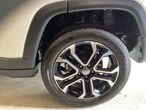 Used 2023 Jeep Compass Limited image 12