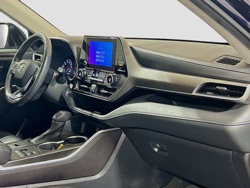 Used 2023 Toyota Highlander XLE FWD image 28
