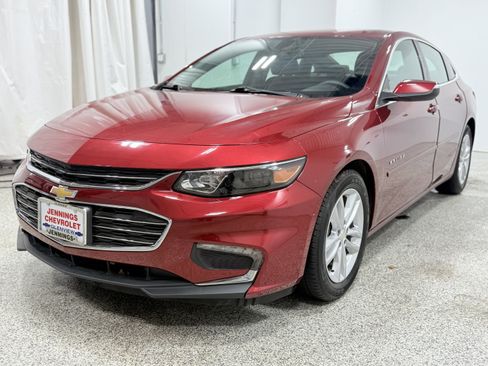 Used 2017 Chevrolet Malibu LT image 3