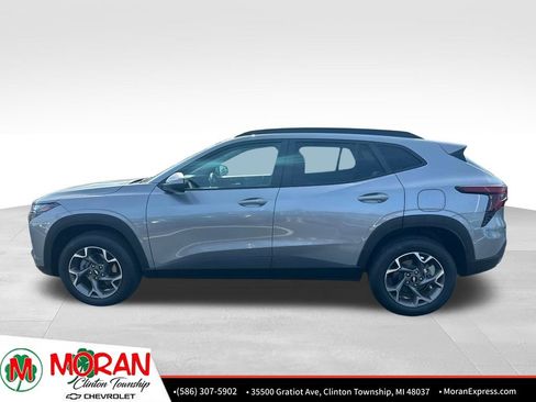 Certified 2025 Chevrolet Trax LT w/ Driver Confidence Package FWD image 3