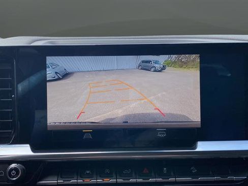 Used 2022 Chevrolet Silverado 1500 RST AWD/4WD image 13