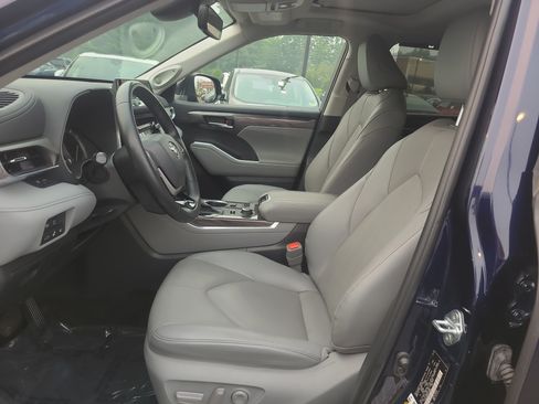 Used 2022 Toyota Highlander Limited AWD/4WD image 16