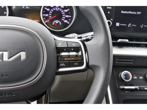 Used 2024 Kia Carnival LX FWD image 25