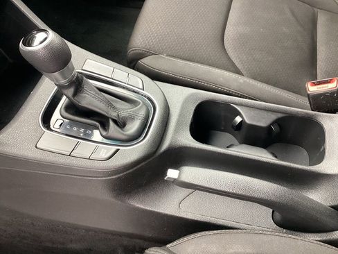 Used 2018 Hyundai Elantra GT image 26