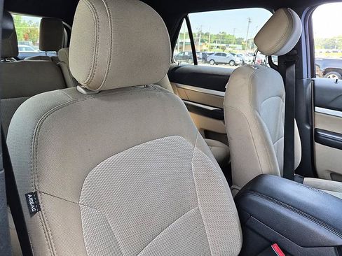 Used 2017 Ford Explorer XLT FWD image 33