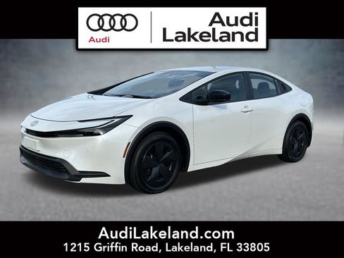 Used 2025 Toyota Prius LE FWD image 1