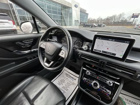Used 2022 Lincoln Corsair AWD w/ Premium Package image 11