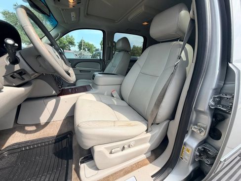 Used 2013 Chevrolet Suburban LTZ AWD/4WD image 11