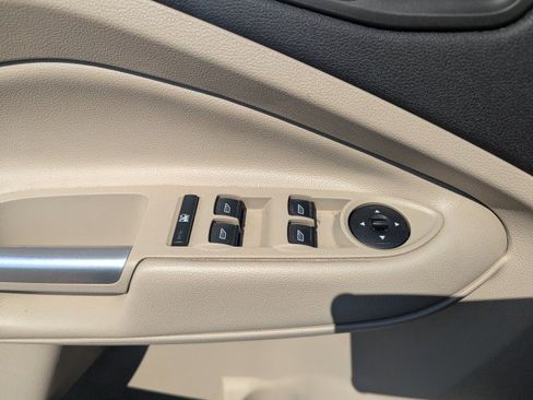 Used 2017 Ford Escape SE AWD/4WD image 10