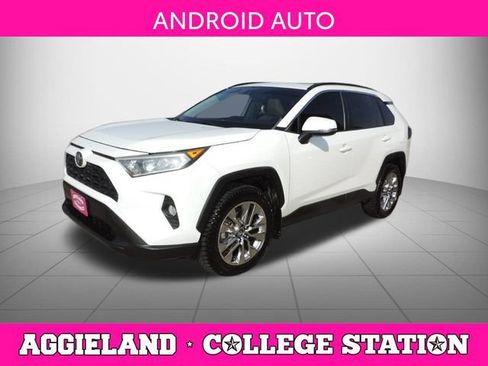 Used 2019 Toyota RAV4 XLE Premium FWD image 9