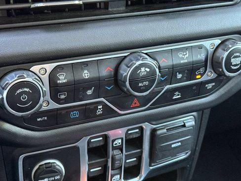 Used 2024 Jeep Wrangler Unlimited Sahara AWD/4WD image 22