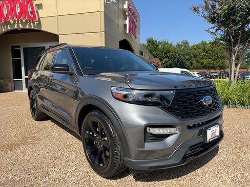 Used 2023 Ford Explorer ST-Line w/ Class IV Trailer Tow Package RWD image 9