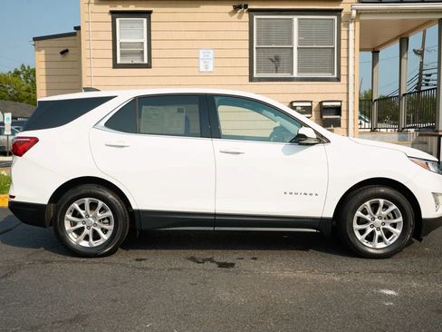 Used 2020 Chevrolet Equinox LT w/ Driver Convenience Package FWD image 4