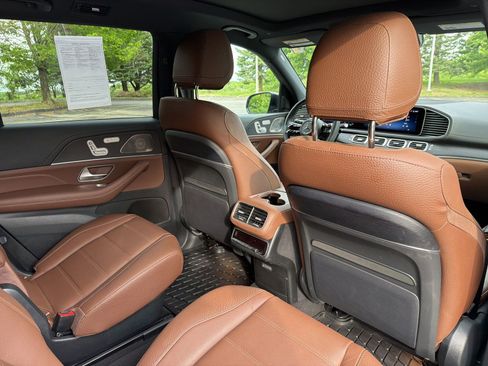 Used 2024 Mercedes-Benz GLS 450 4MATIC image 21