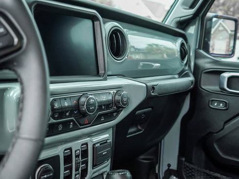 Used 2023 Jeep Gladiator Sport AWD/4WD image 47