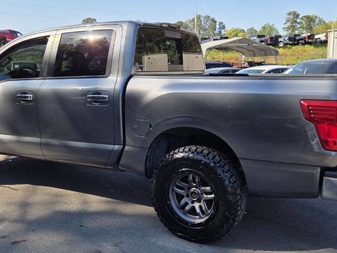 Used 2017 Nissan Titan SV image 9