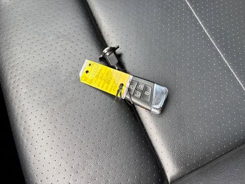 Certified 2022 Volkswagen Atlas SEL R-Line image 40