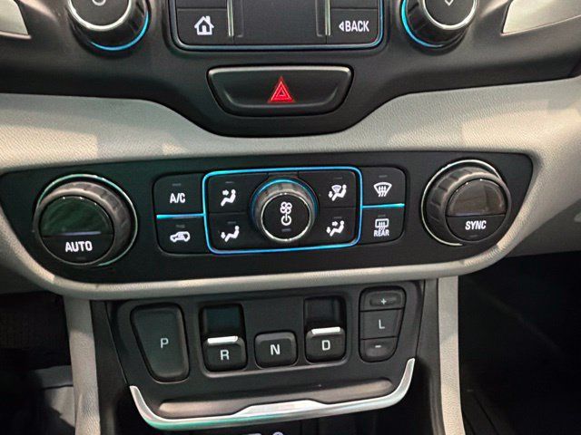 Used 2019 GMC Terrain SLT w/ Preferred Package FWD image 17