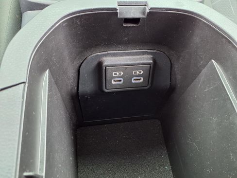Used 2024 Toyota RAV4 XLE AWD/4WD image 15