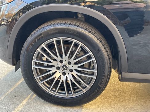 Certified 2025 Mercedes-Benz GLC 300 4MATIC image 17